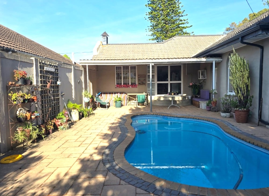 3 Bedroom Property for Sale in Denneburg Western Cape